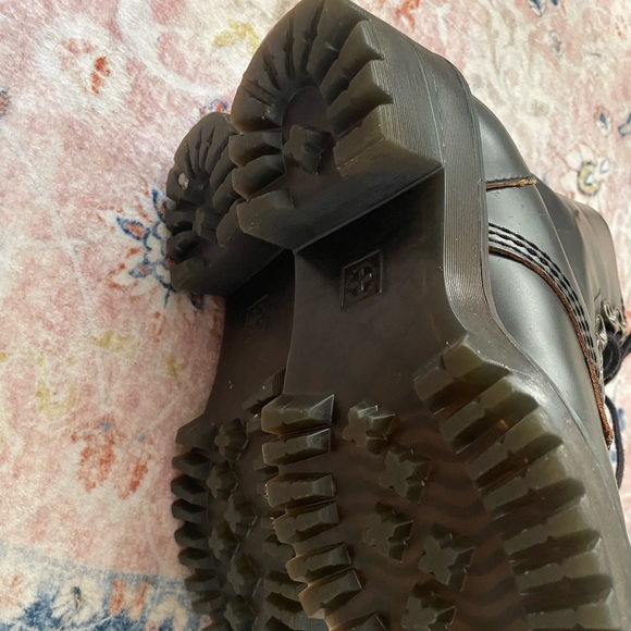 Dr Martin’s size 6 boots - Picture 7 of 12